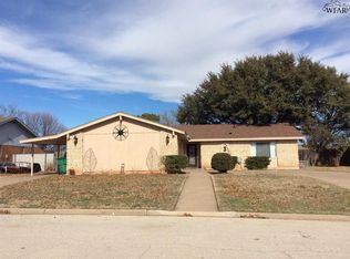3 Surrey Cir, Iowa Park, TX 76367