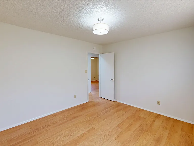 503 W C St — Photo 20
