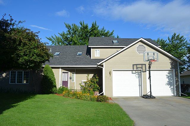 1st image of 922 SE Marine Dr