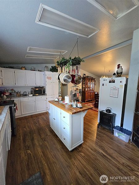 3rd image of 1466 Ferrier Road