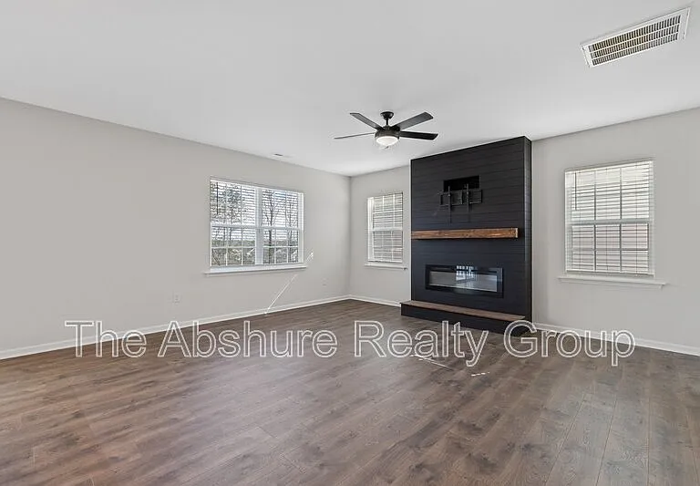 49 River Bank Rd — Photo 11