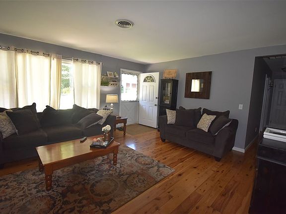 2nd image of 4 Candleberry Dr
