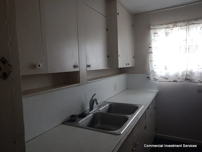 1310 W 5th St — Photo 4