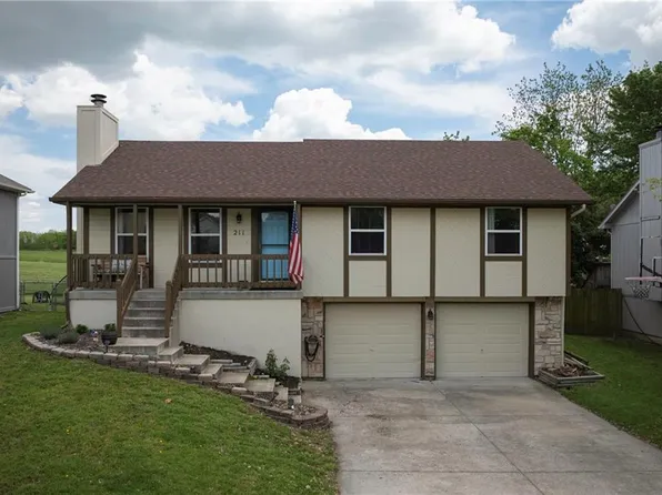 211 Parkway Dr, Warrensburg, MO 64093