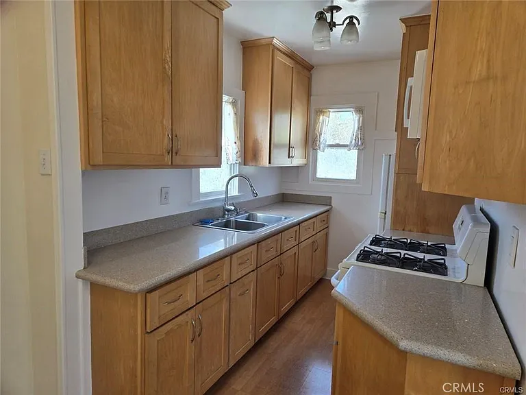 615 Wildrose Ave #C — Photo 5