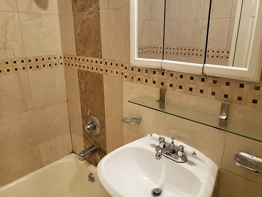 Rented by Mahzari Realty Inc | media 6