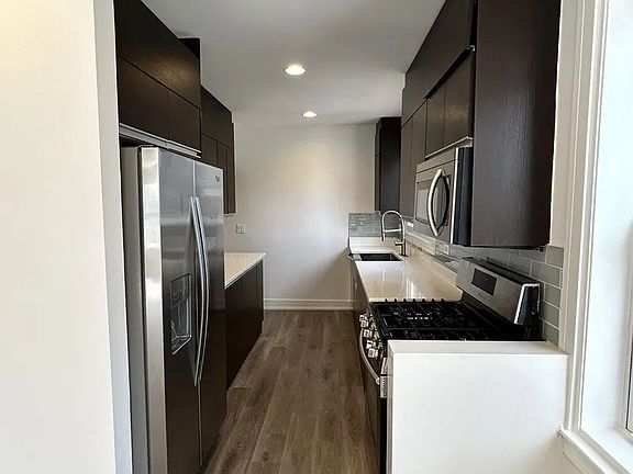 4th image of 2300 W Belmont Ave Unit 2