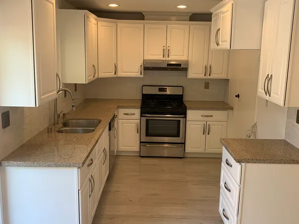 7560 Corbin Ave Unit 2, Reseda, CA 91335