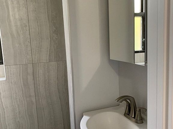 4th image of 1020 President St #4I