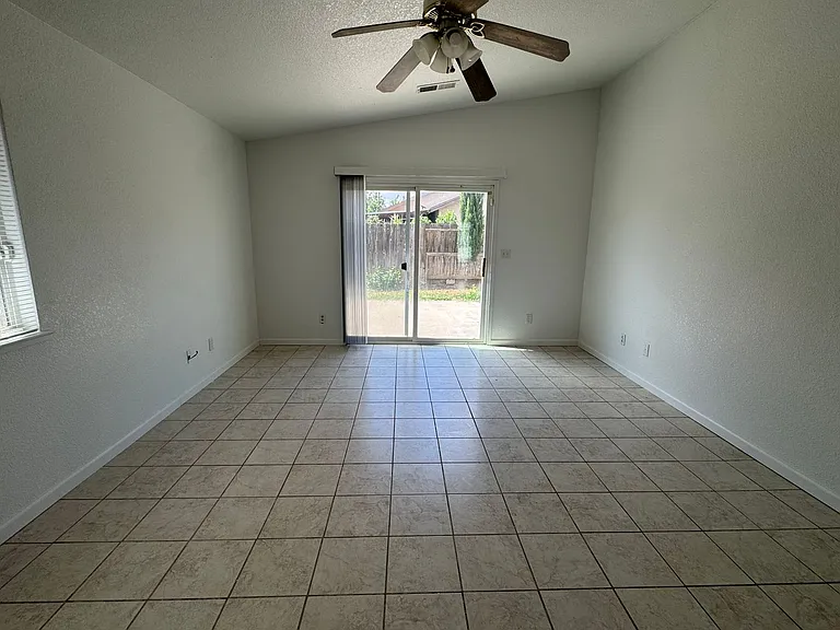 430 Vargus Ct — Photo 7