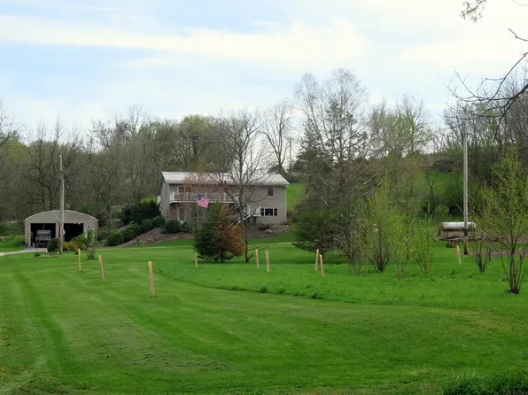 1187 Ferris Mills Rd, Decorah, IA 52101