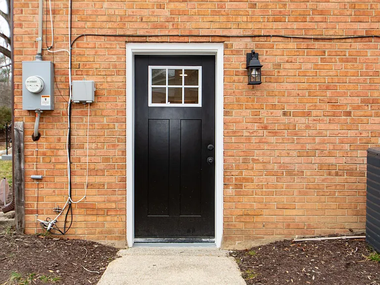 11 Arthur Dr W — Photo 1