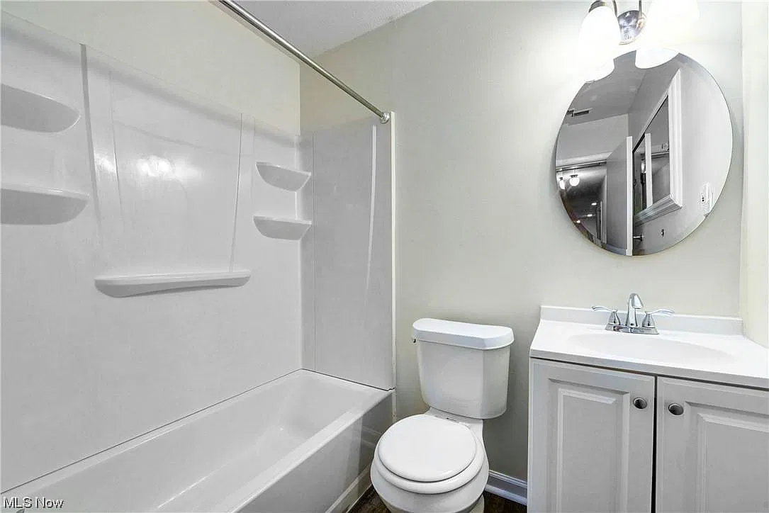3 bed, 1064 sqft, $1,950 — Photo 1