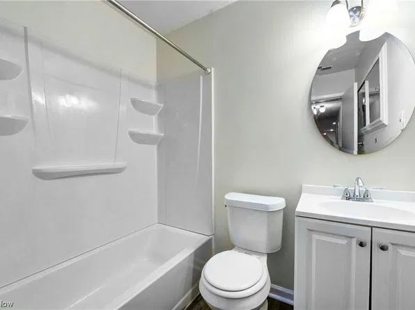 4263 Brockley Ave, Sheffield Lake, OH 44054