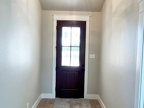 3rd image of 1472 Stone Ledge Ln