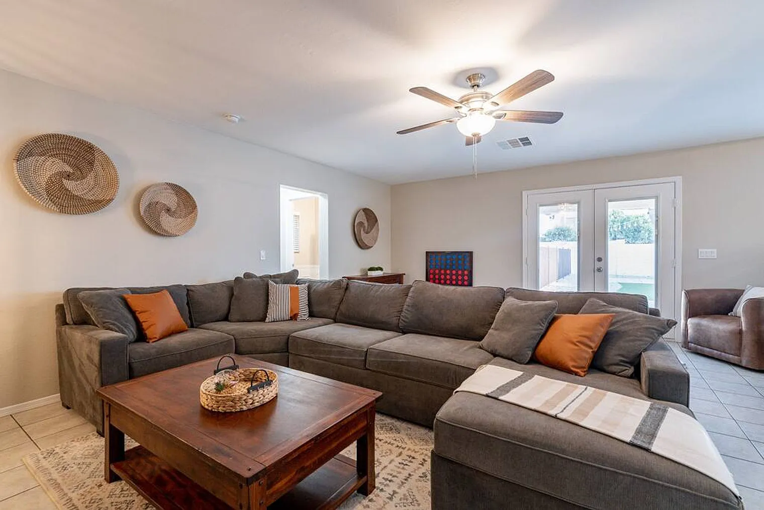 4 bed, 2.0 bath, 1991 sqft, $5,708 — Photo 4