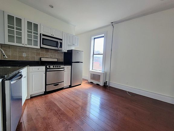 2nd image of 131 Thompson St #5X