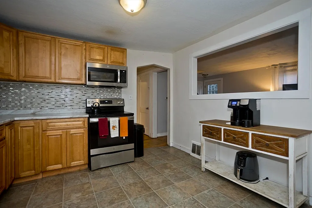 4 bed, 1100 sqft, $2,800 — Photo 4