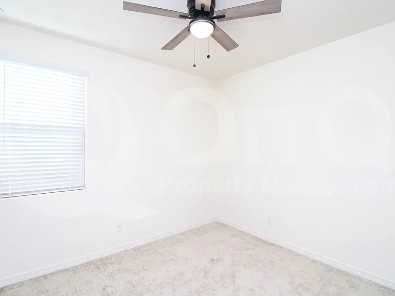 5734 W Getty Dr — Photo 11
