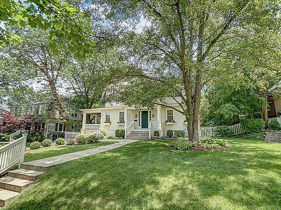 3rd image of 3552 Paxton Ave