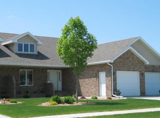 5750 Cypress Point Dr, Grand Forks, ND 58201