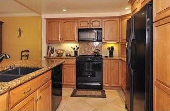 4th image of 481 Leahy St