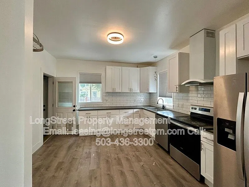 3 bed, 3.0 bath, 2496 sqft, $3,195 — Photo 3