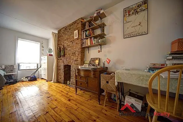 Rented by Metropolitan Realty | media 7