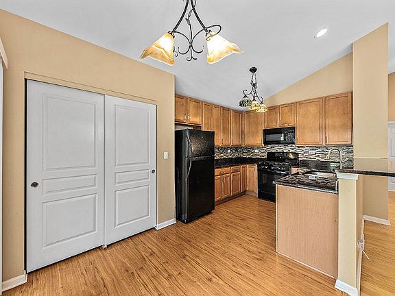 5th image of 633 Conservatory Ln Unit 633