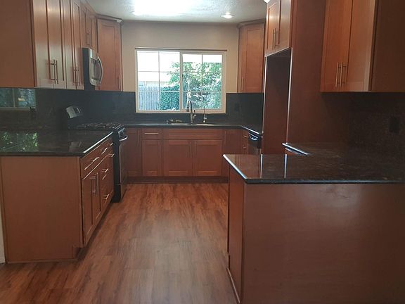 4th image of 9830 Honey Bear Ln