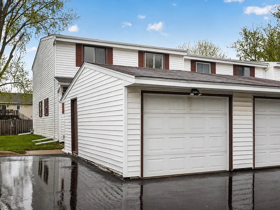 852 Woodgate Dr #2