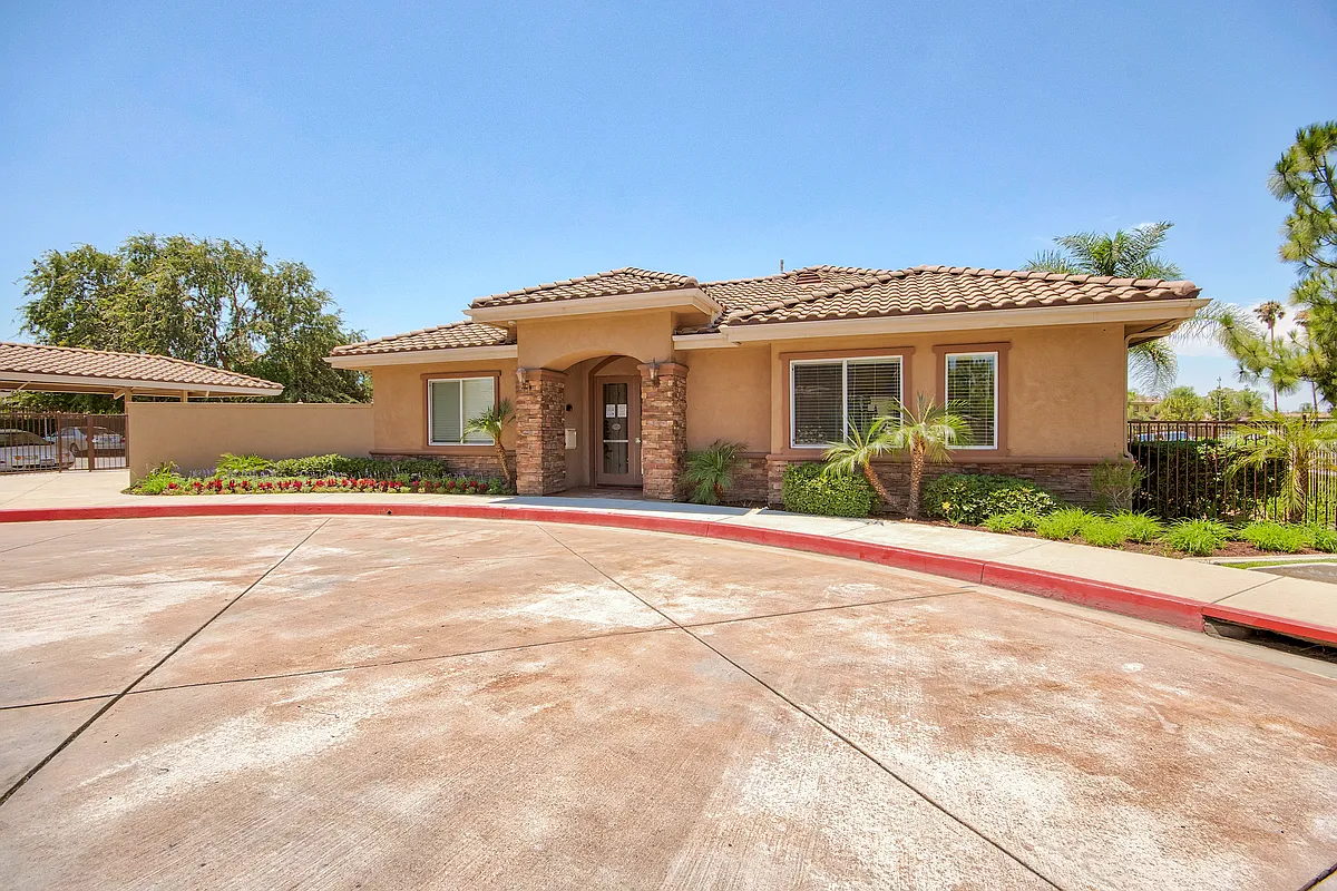 Building Photo - Baywood Villas
