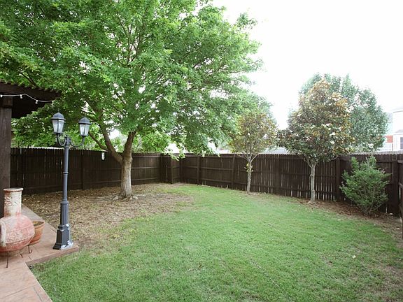 3rd image of 6005 Sidney Ln