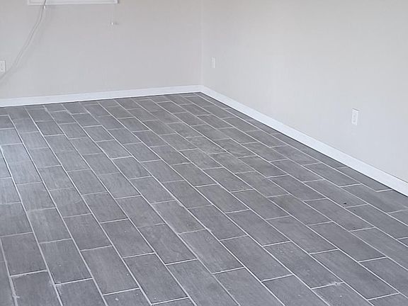 4th image of 2380 8th Ave