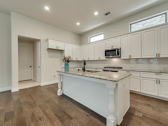 3rd image of 17684 Bottlebrush Dr
