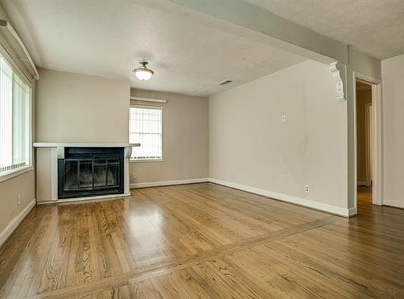 5th image of 104 Cliffdale Ave