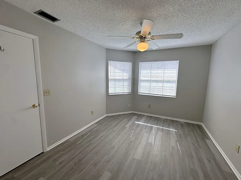 5401 Britwell Ct — Photo 11