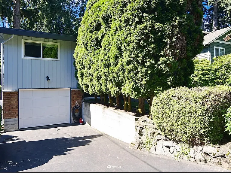 9209 NE 183rd St — Photo 1