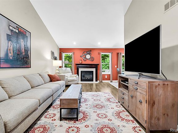 3rd image of 12045 Hickory W