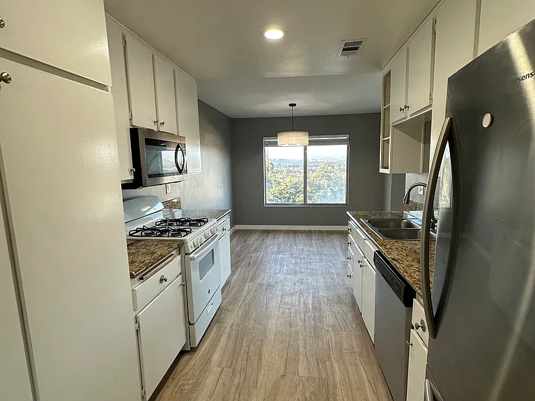 4262 Mesa Vista Way #8 — Photo 7