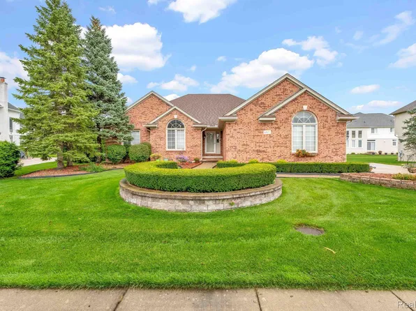 43450 Hoptree Dr, Sterling Heights, MI 48314