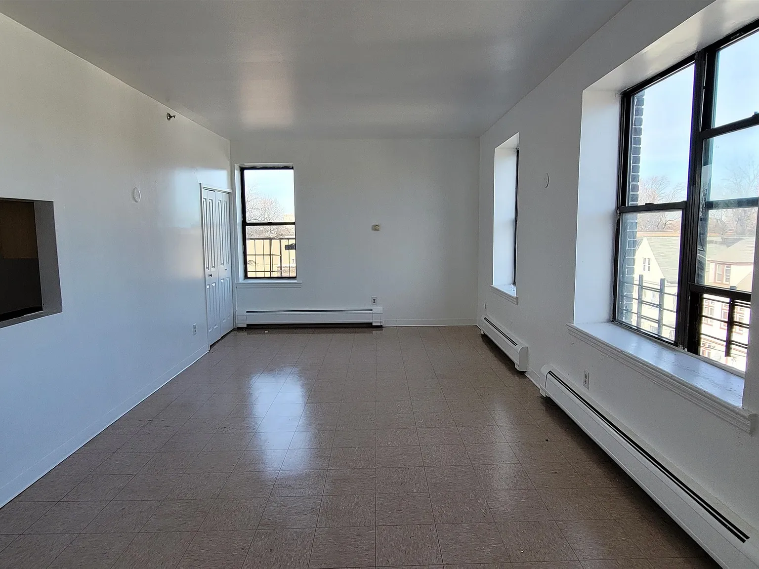 3 bed, 1.0 bath, $2,071 — Photo 4