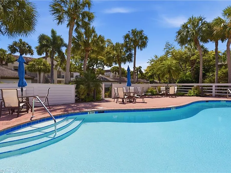 27038 Oakwood Lake Dr — Photo 32