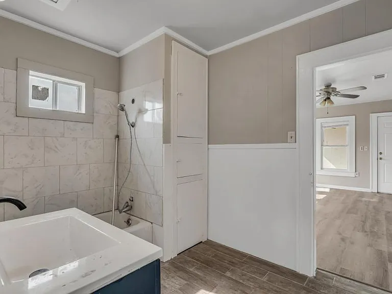 803 N Banks St — Photo 15