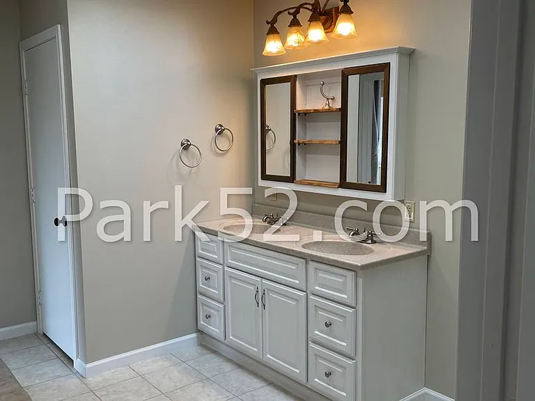 808 S Oxford St — Photo 14
