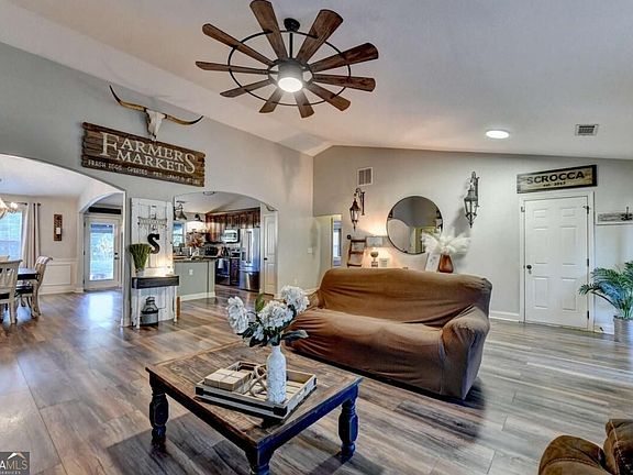 5th image of 1052 Blakewood Ct