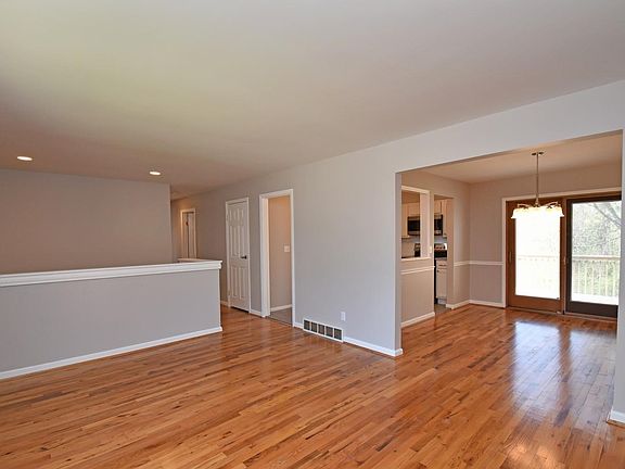 4th image of 1367 Minaret Ct