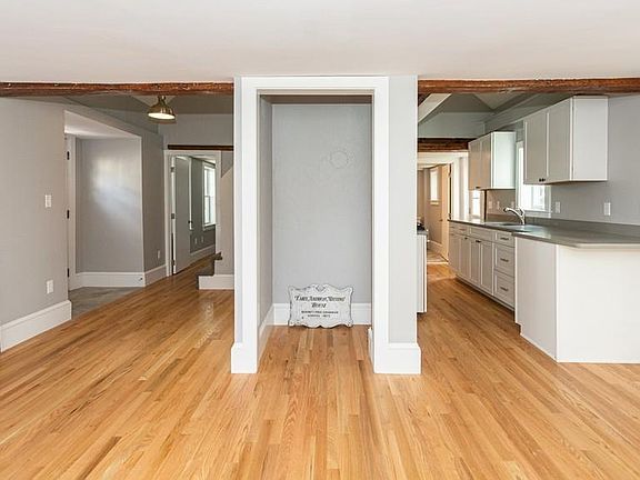 2nd image of 50 Essex St