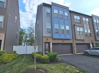 45387 Daveno Sq, Sterling, VA 20164