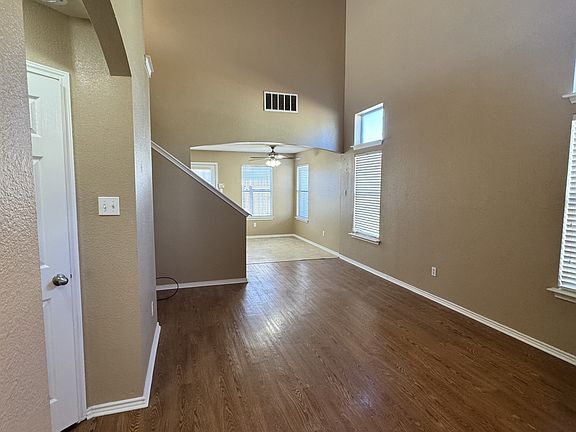 3rd image of 2712 Fairview Dr